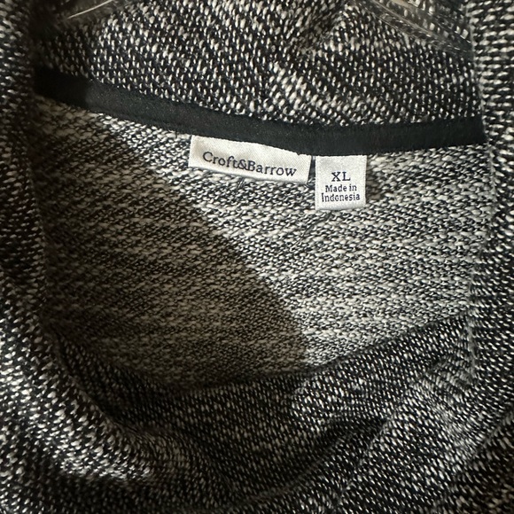Croft&Barrow shirt/zipper pockets on front. Cowl neck. Black and white weave. - Picture 2 of 3